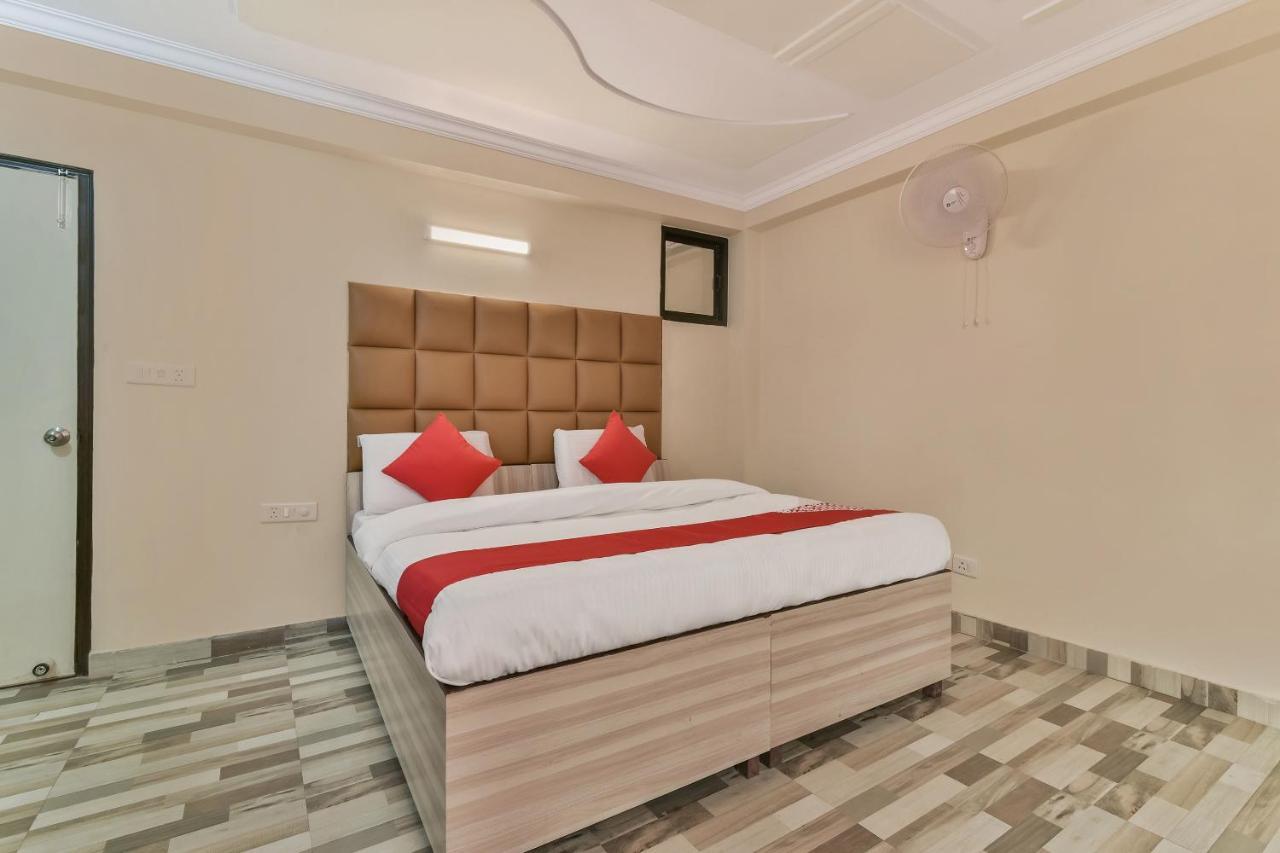 Oyo Hotel Clink Нью-Делі Екстер'єр фото