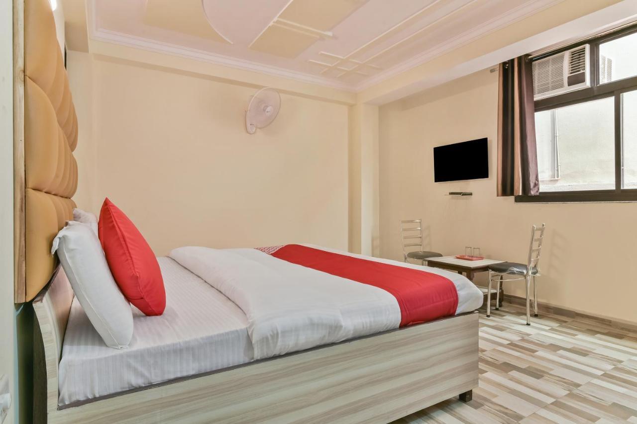 Oyo Hotel Clink Нью-Делі Екстер'єр фото
