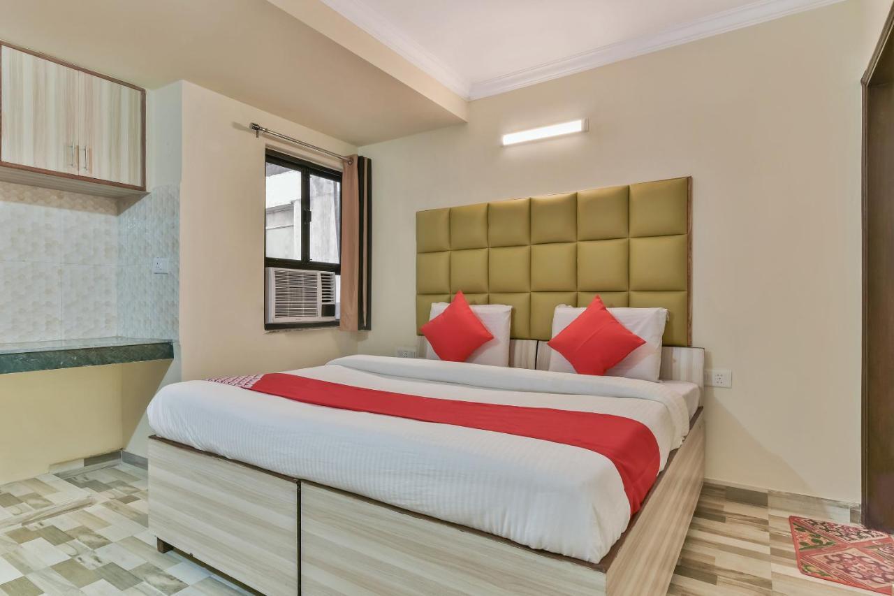 Oyo Hotel Clink Нью-Делі Екстер'єр фото
