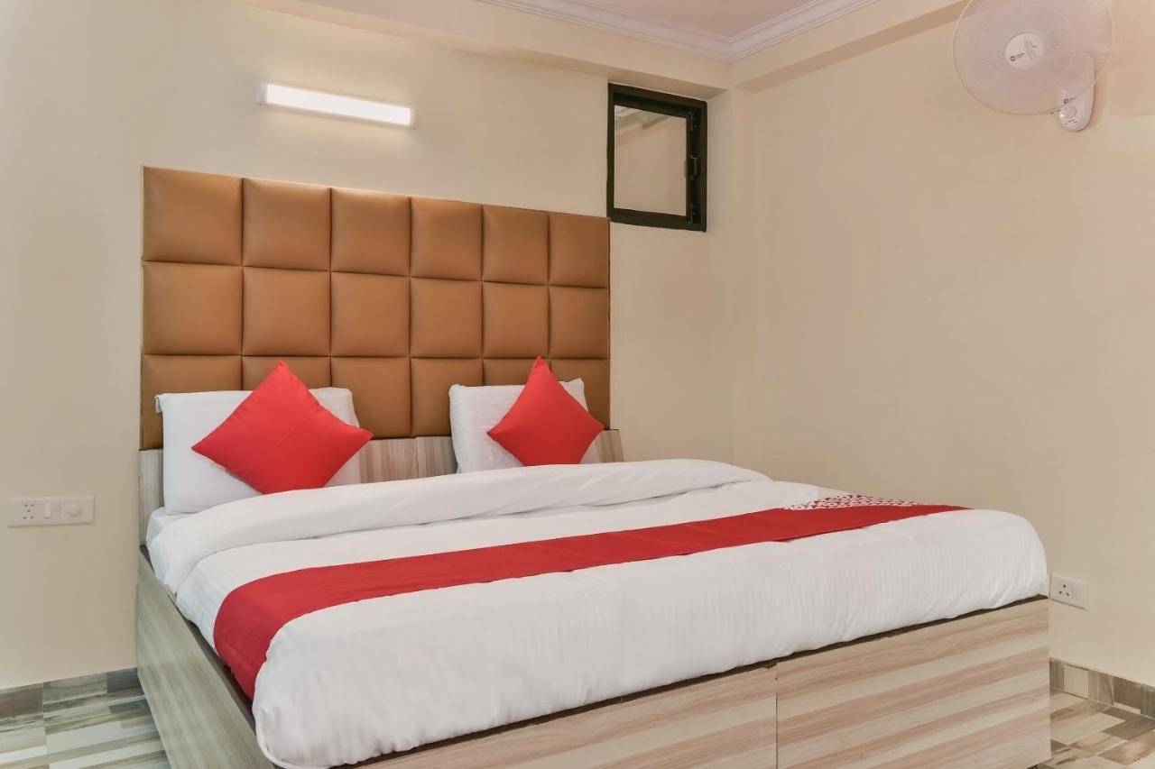Oyo Hotel Clink Нью-Делі Екстер'єр фото
